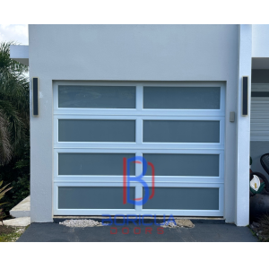 Puerta de Garaja Color Blanca con Cristales Resistentes al Impacto en Caguas Puerto Rico